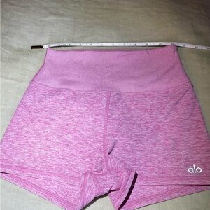 ALO Yoga Women's Heathered Pink Athletic Shorts